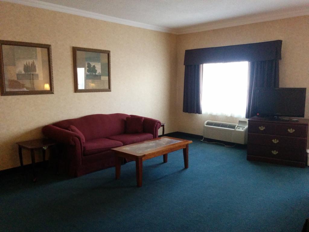 Days Inn By Wyndham Toronto East Lakeview Ngoại thất bức ảnh