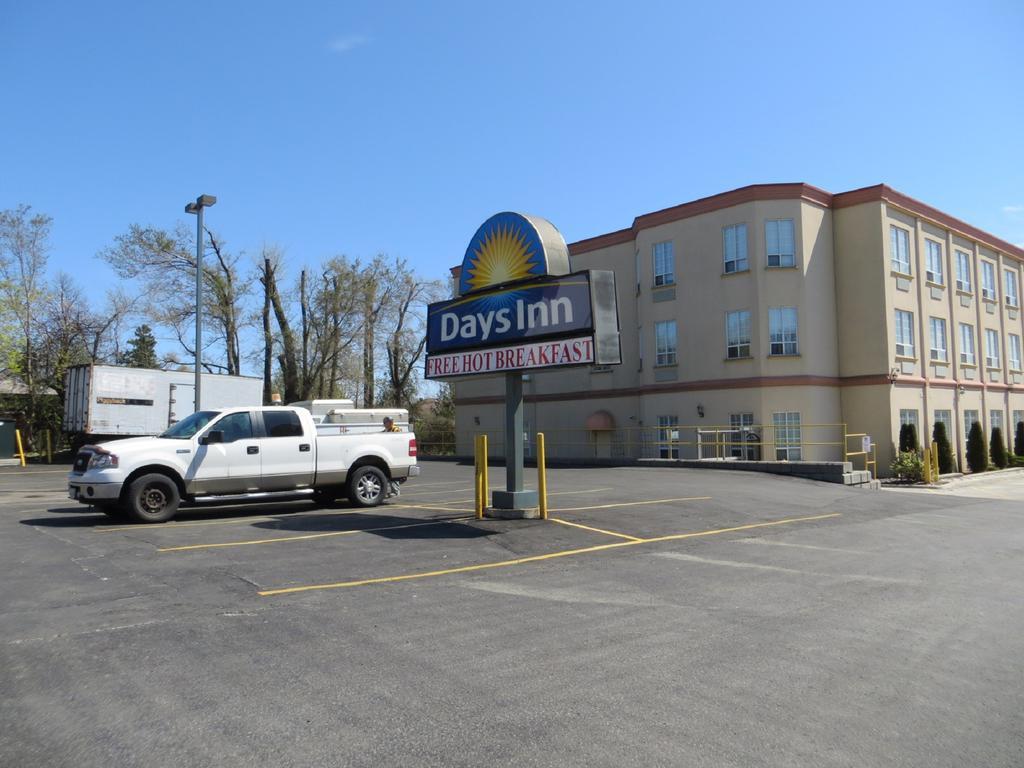 Days Inn By Wyndham Toronto East Lakeview Ngoại thất bức ảnh