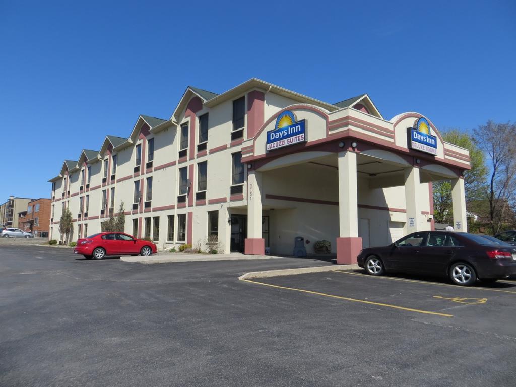 Days Inn By Wyndham Toronto East Lakeview Ngoại thất bức ảnh