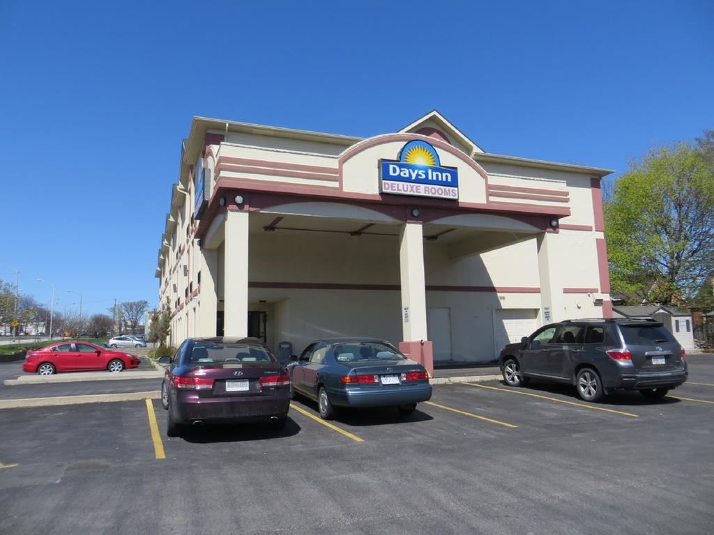 Days Inn By Wyndham Toronto East Lakeview Ngoại thất bức ảnh