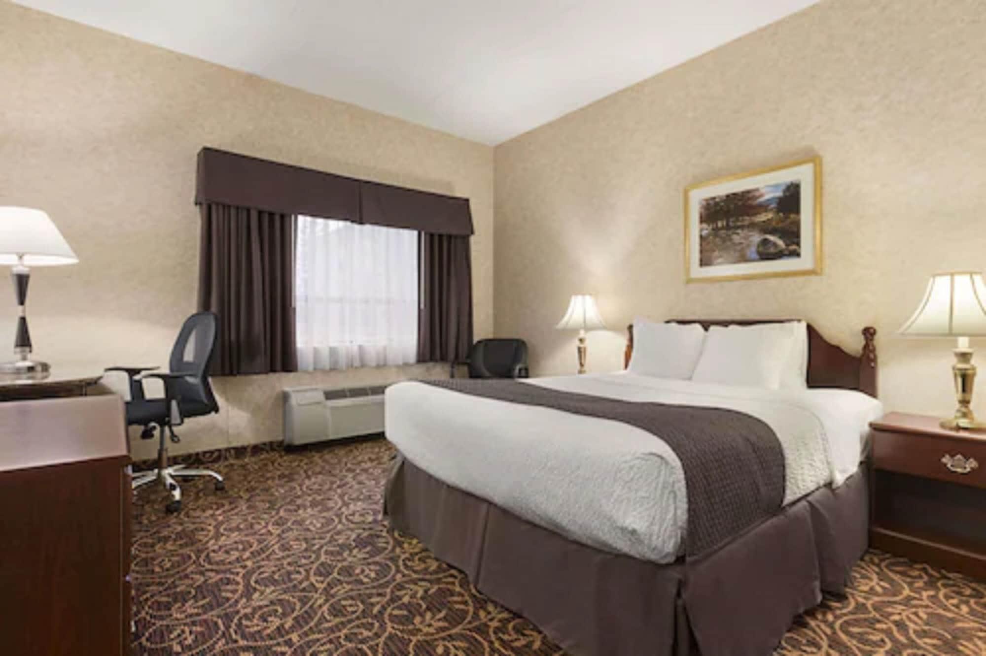 Days Inn By Wyndham Toronto East Lakeview Ngoại thất bức ảnh