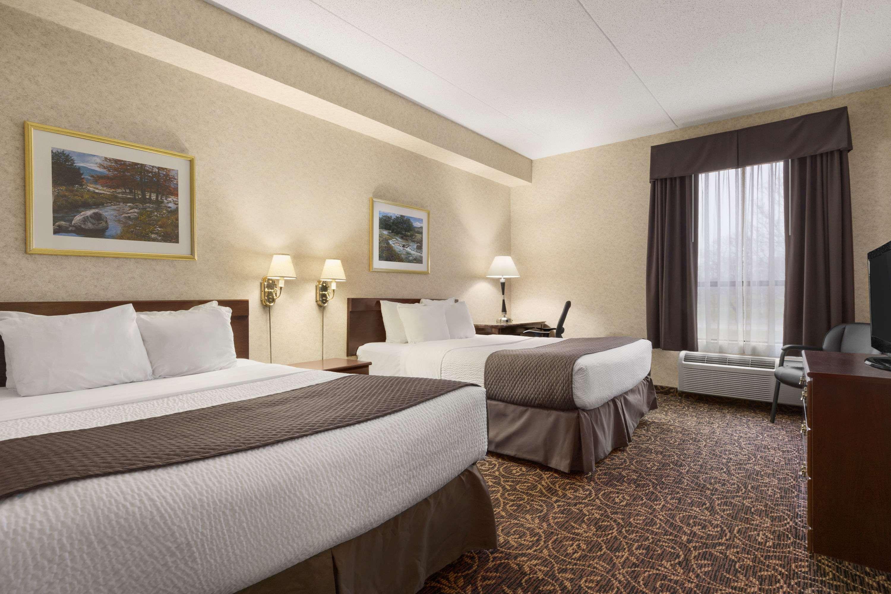 Days Inn By Wyndham Toronto East Lakeview Ngoại thất bức ảnh