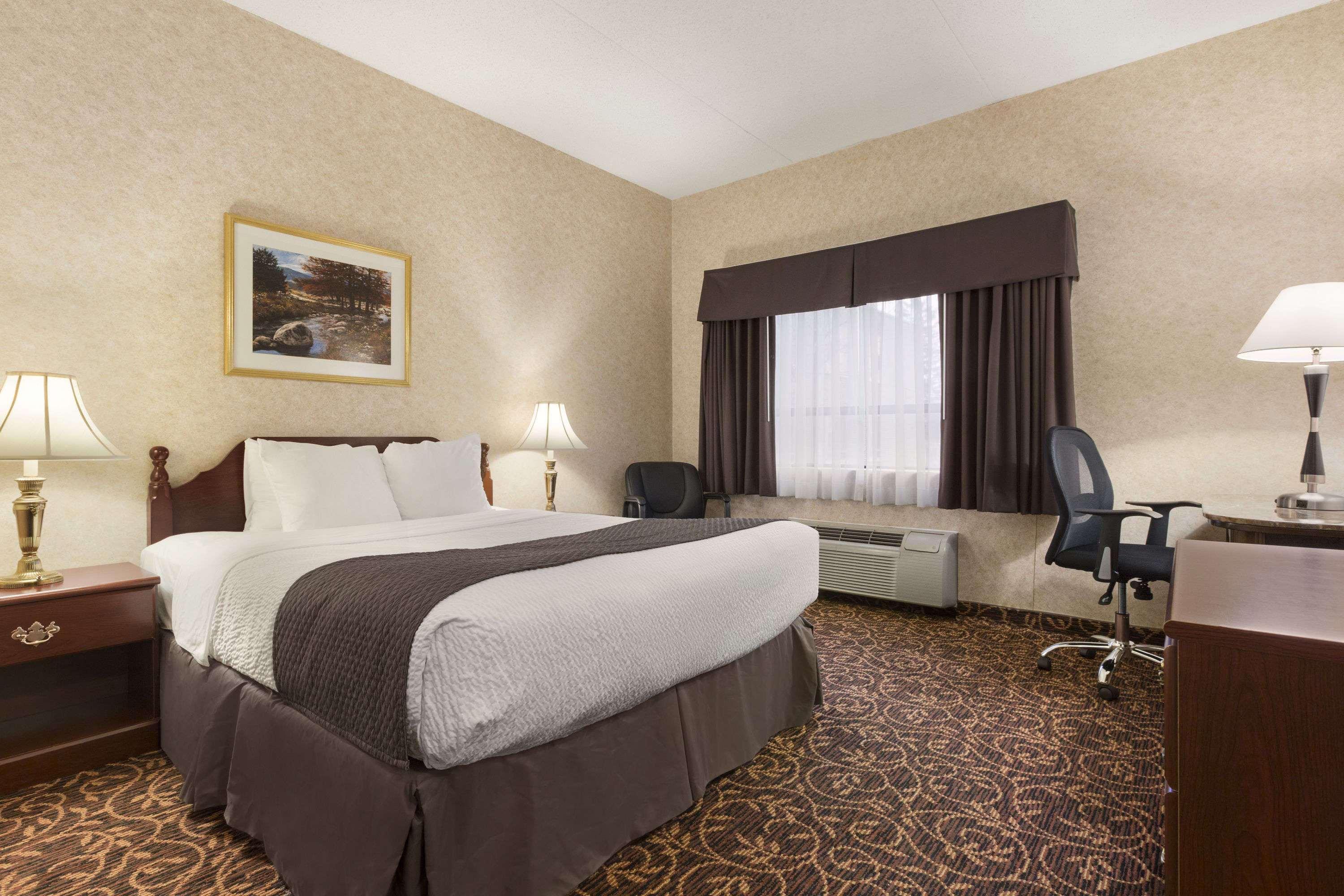 Days Inn By Wyndham Toronto East Lakeview Ngoại thất bức ảnh