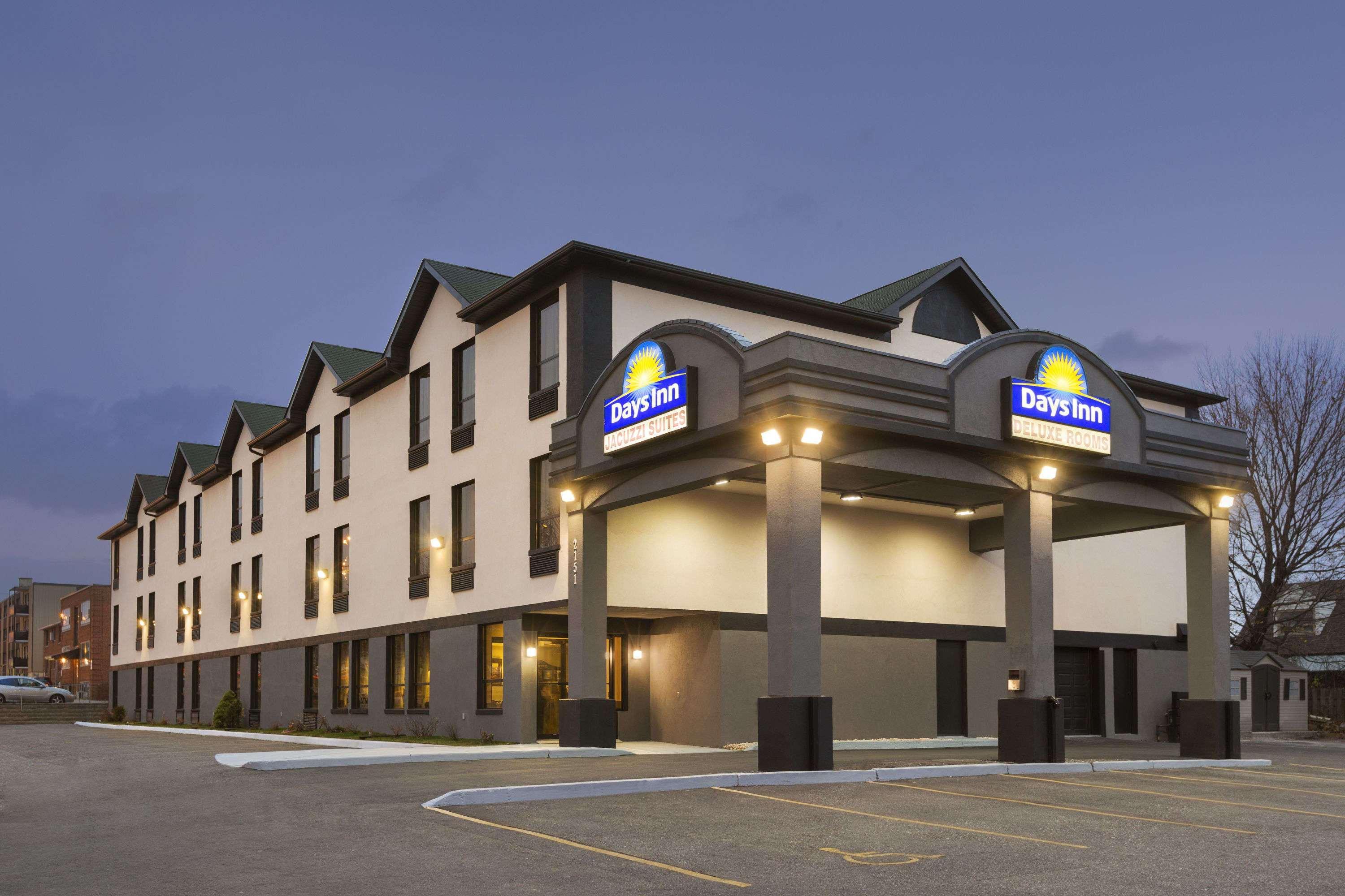 Days Inn By Wyndham Toronto East Lakeview Ngoại thất bức ảnh