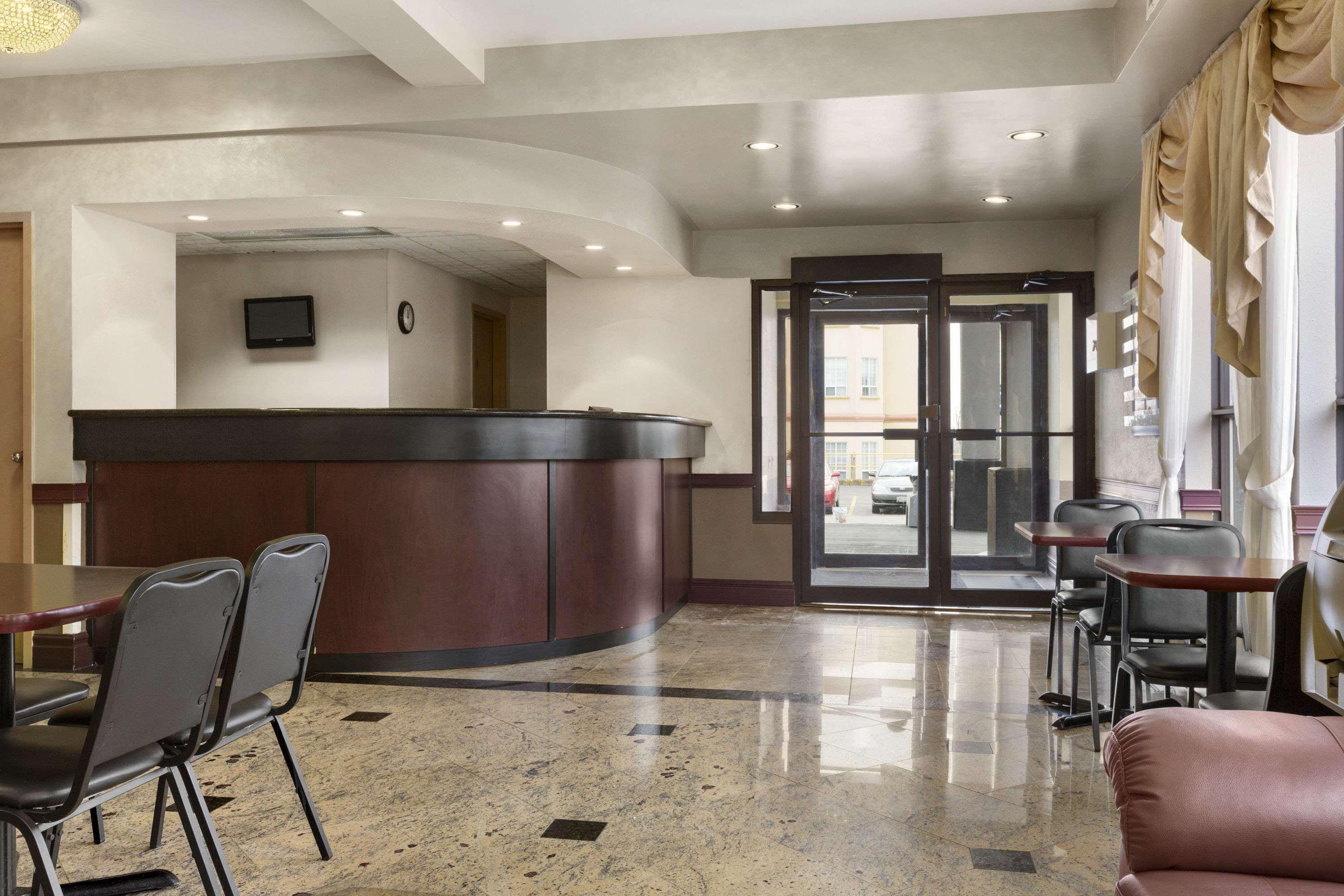 Days Inn By Wyndham Toronto East Lakeview Ngoại thất bức ảnh