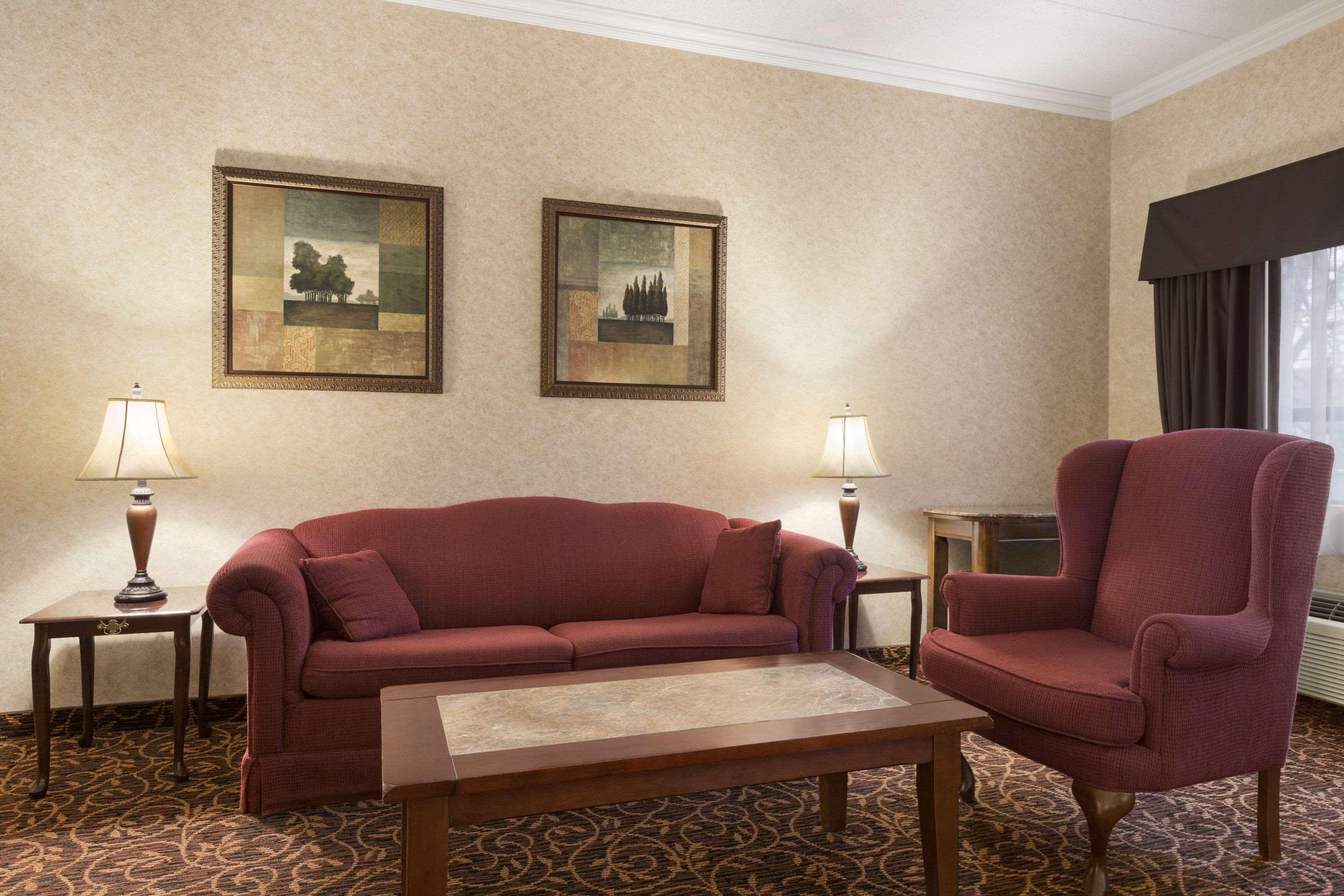 Days Inn By Wyndham Toronto East Lakeview Ngoại thất bức ảnh