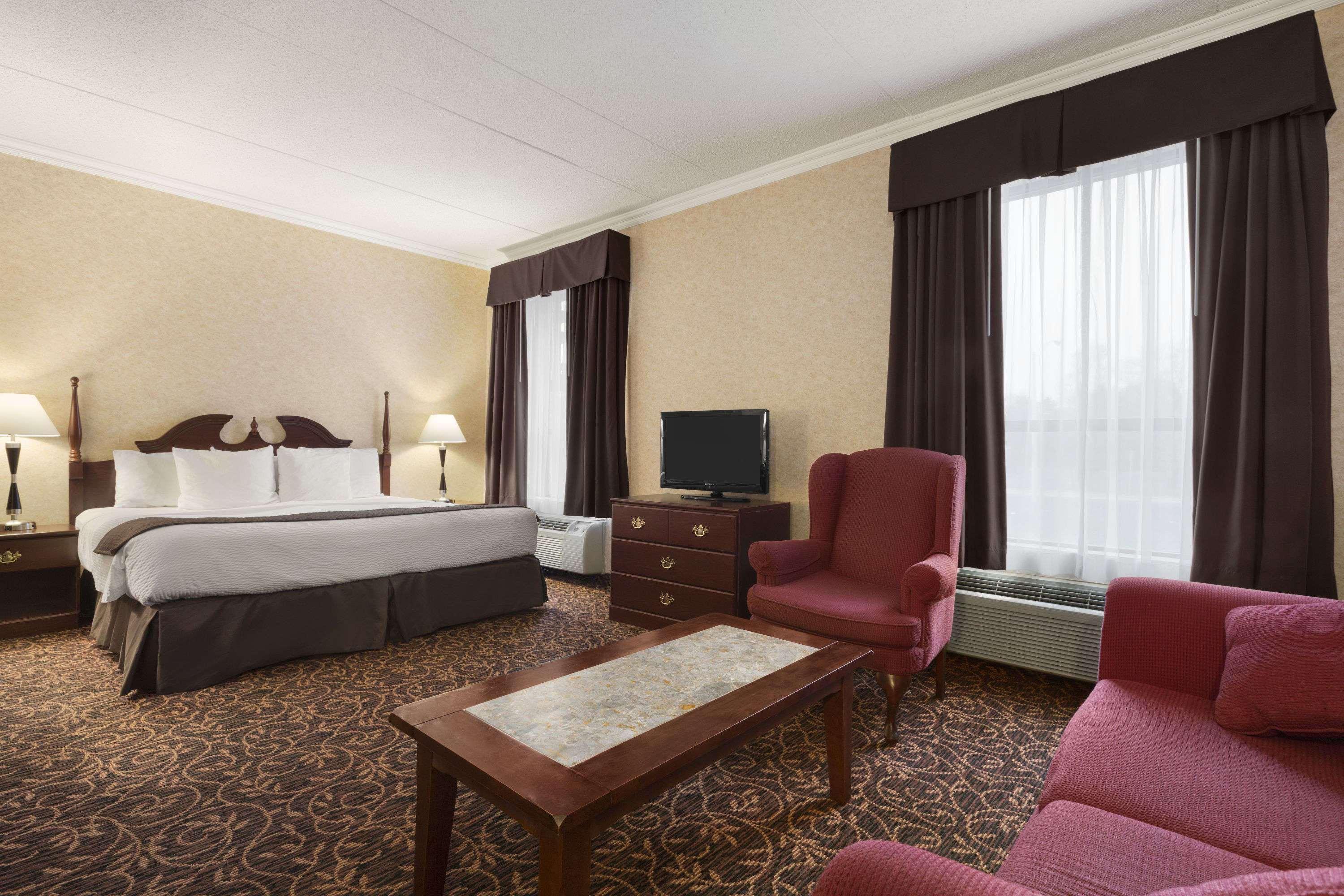 Days Inn By Wyndham Toronto East Lakeview Ngoại thất bức ảnh