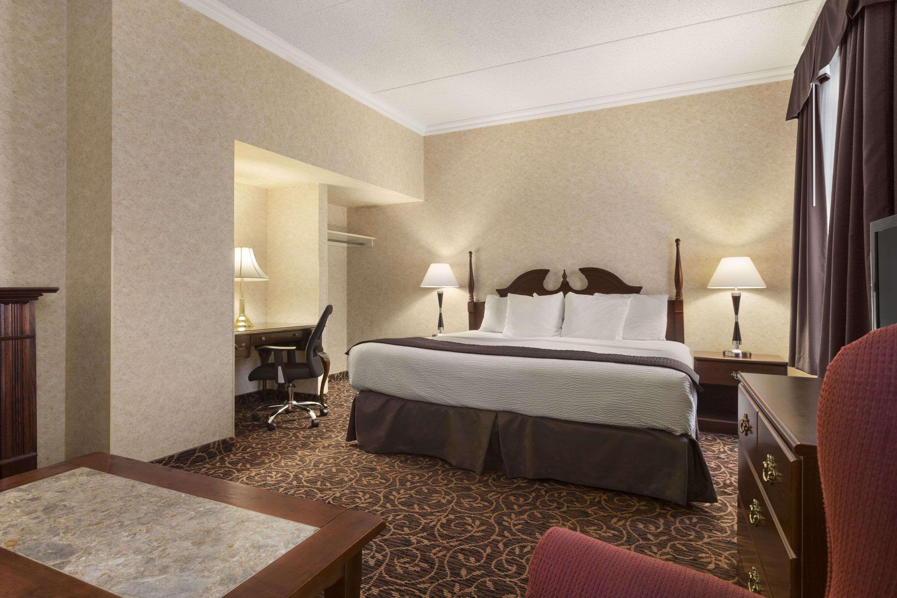 Days Inn By Wyndham Toronto East Lakeview Ngoại thất bức ảnh