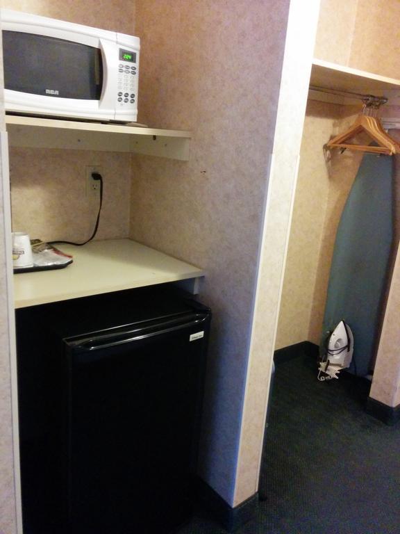 Days Inn By Wyndham Toronto East Lakeview Ngoại thất bức ảnh