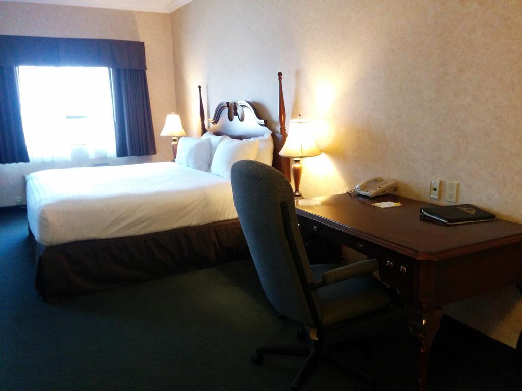 Days Inn By Wyndham Toronto East Lakeview Ngoại thất bức ảnh