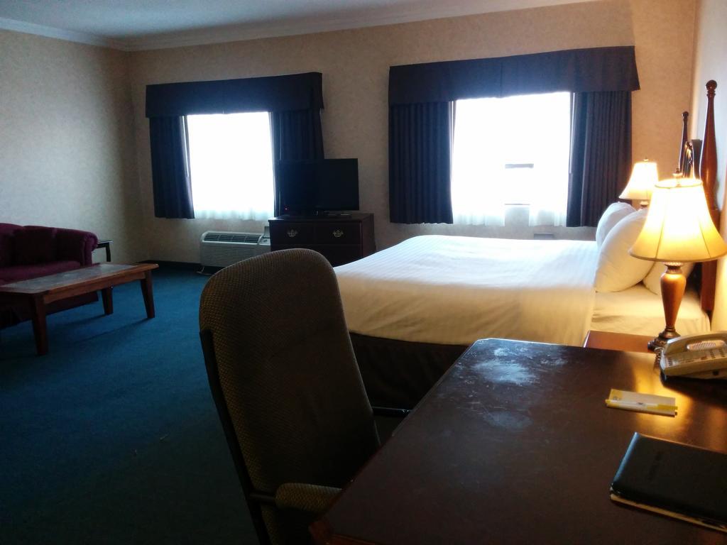 Days Inn By Wyndham Toronto East Lakeview Ngoại thất bức ảnh