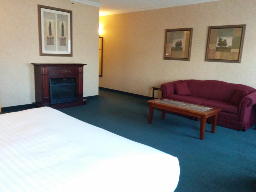 Days Inn By Wyndham Toronto East Lakeview Ngoại thất bức ảnh