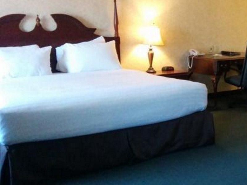 Days Inn By Wyndham Toronto East Lakeview Ngoại thất bức ảnh