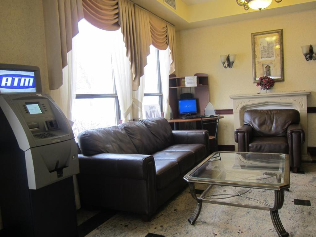 Days Inn By Wyndham Toronto East Lakeview Ngoại thất bức ảnh