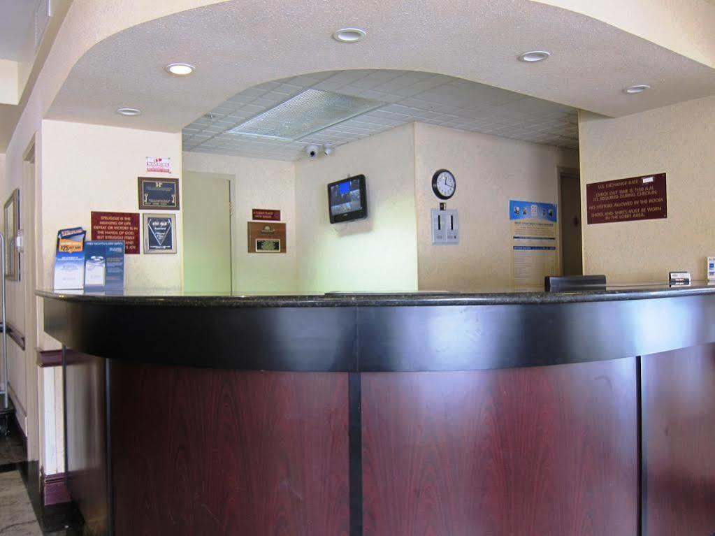 Days Inn By Wyndham Toronto East Lakeview Ngoại thất bức ảnh