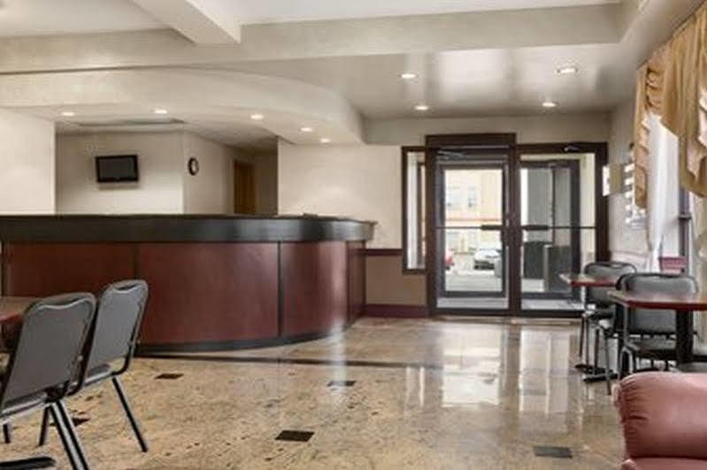 Days Inn By Wyndham Toronto East Lakeview Ngoại thất bức ảnh