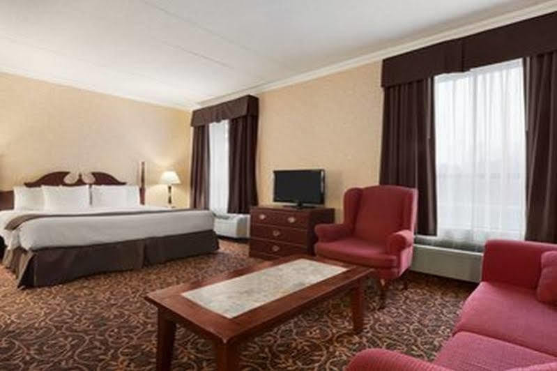 Days Inn By Wyndham Toronto East Lakeview Ngoại thất bức ảnh