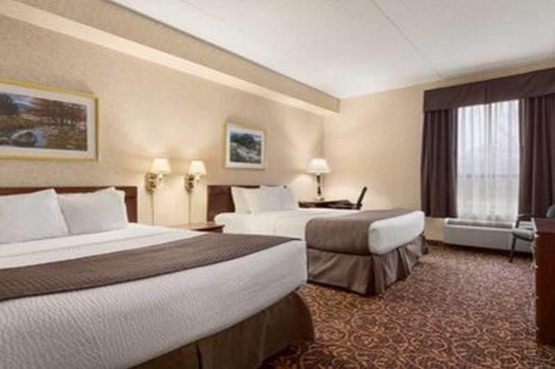 Days Inn By Wyndham Toronto East Lakeview Ngoại thất bức ảnh