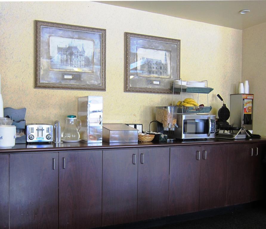 Days Inn By Wyndham Toronto East Lakeview Ngoại thất bức ảnh